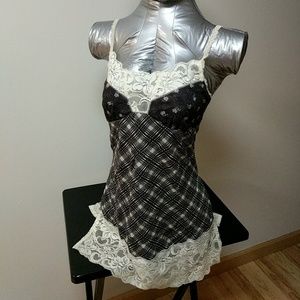 Patterned camisole with lace trim S